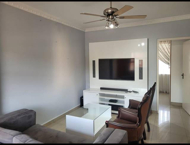 2 BEDROOM FLAT TO LET IN ESSENWOOD